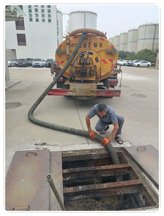 文教镇隔油池清掏