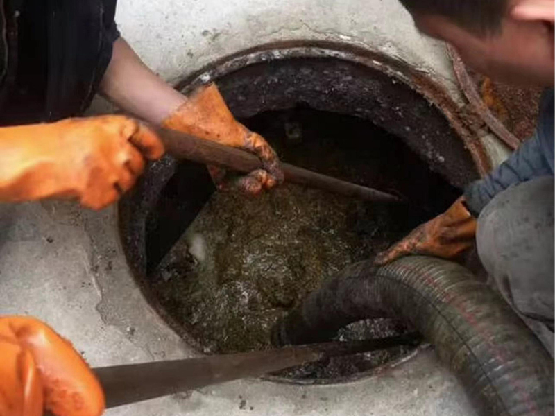 文教镇清理化粪池时如何避免沼气的危害?